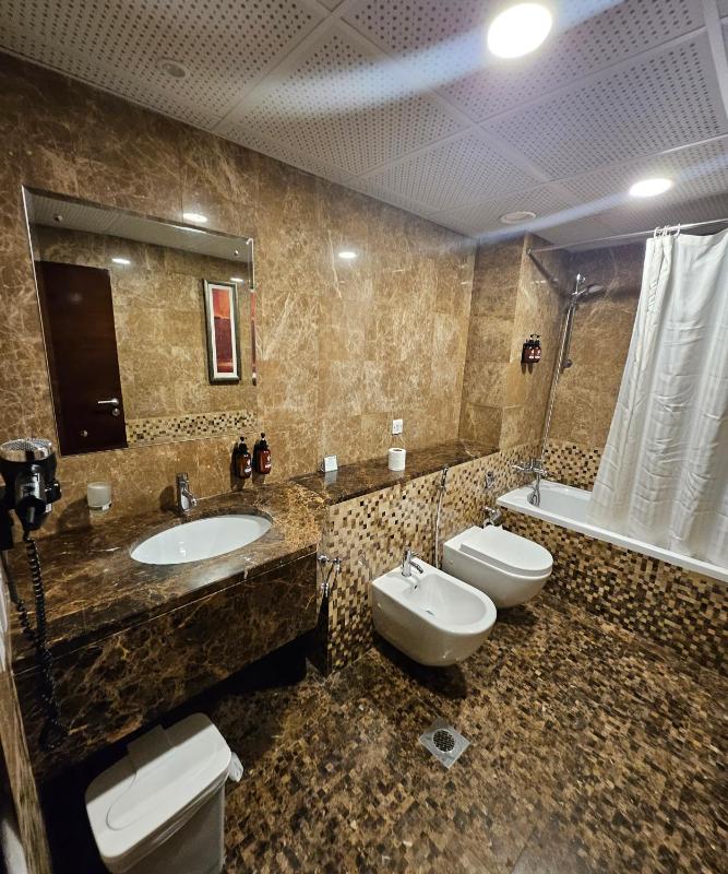 One-Bedroom Apartment with Creek View image 2