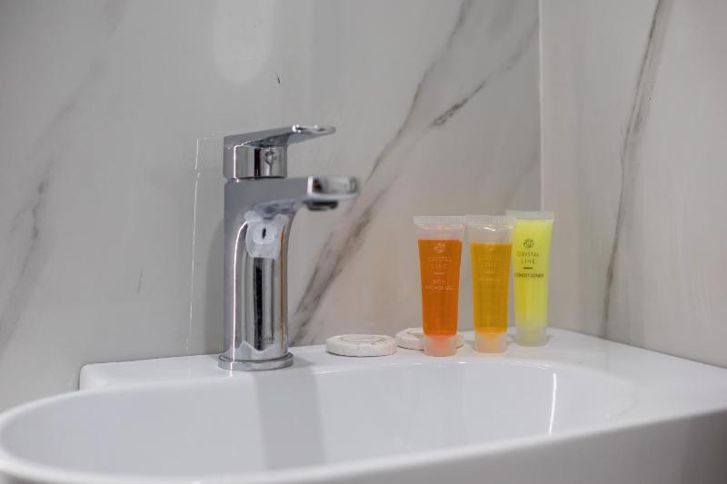 Large Twin Room image 3