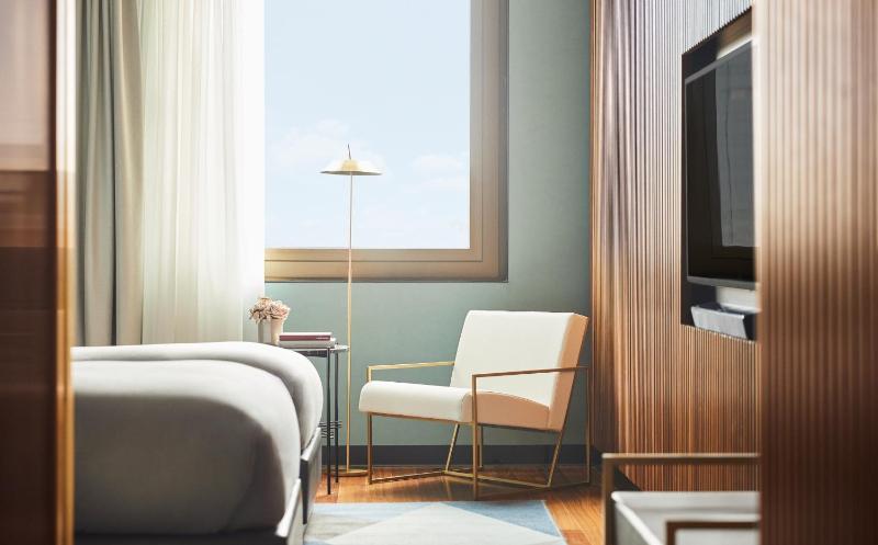 Premium Twin Room image 1