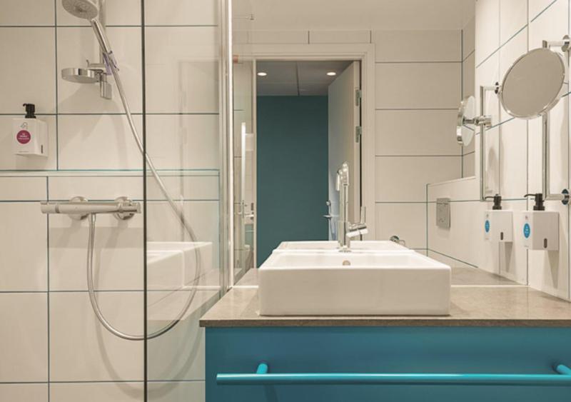 Compact Double Room image 2