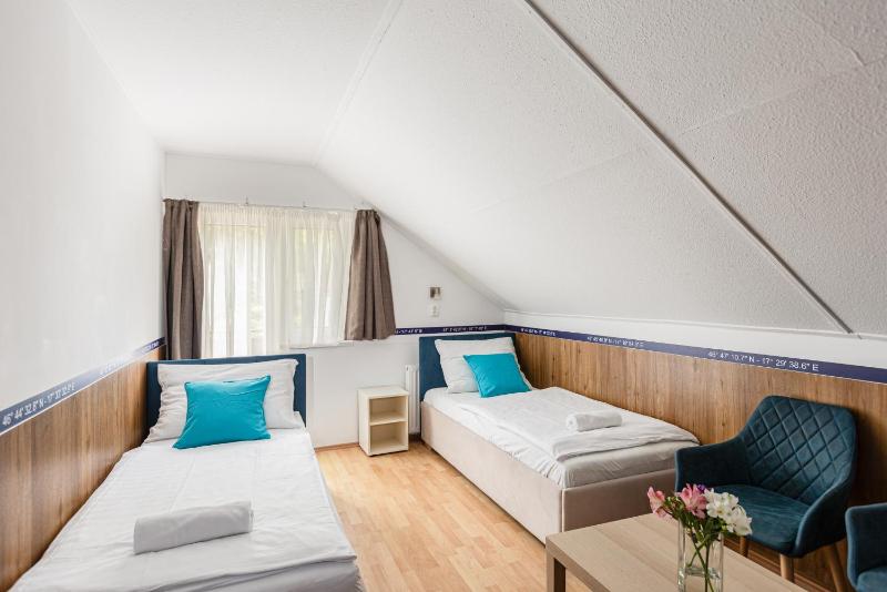 Quadruple Room with Balcony image 4