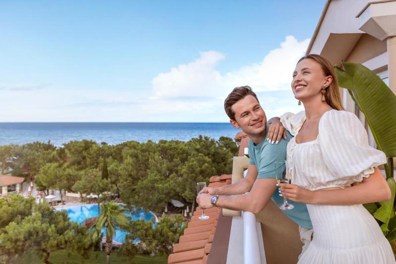 Deluxe Double or Twin Room with Sea View image 3