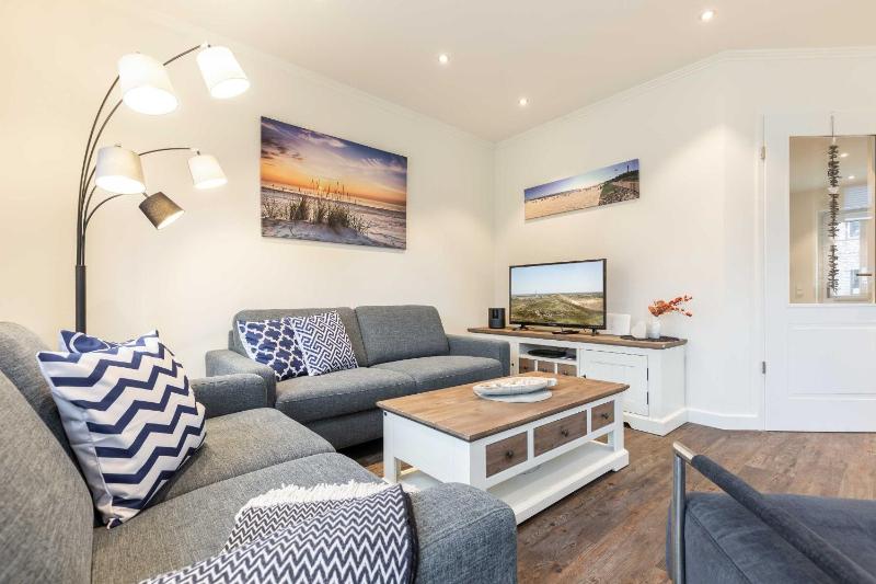 Three-Bedroom Apartment with Terrace image 1