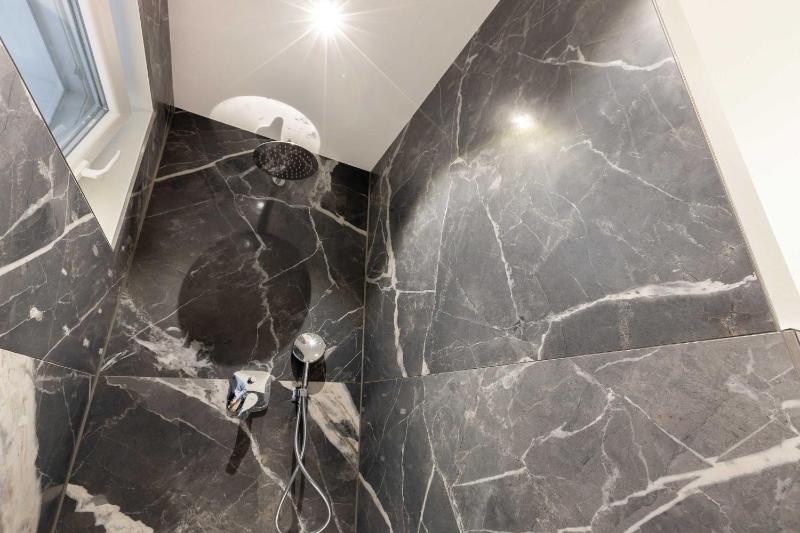 Three-Bedroom Apartment with Terrace image 4