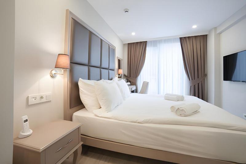 Standard Double Room image 4