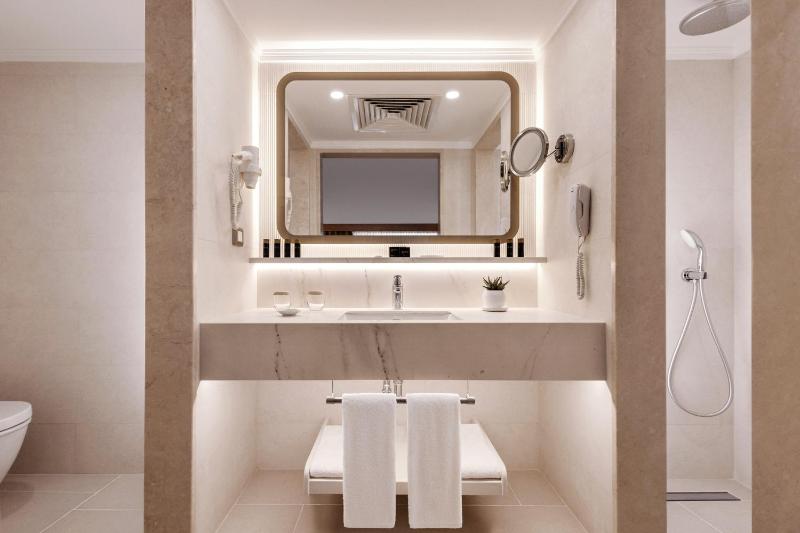 Deluxe Family Room image 4