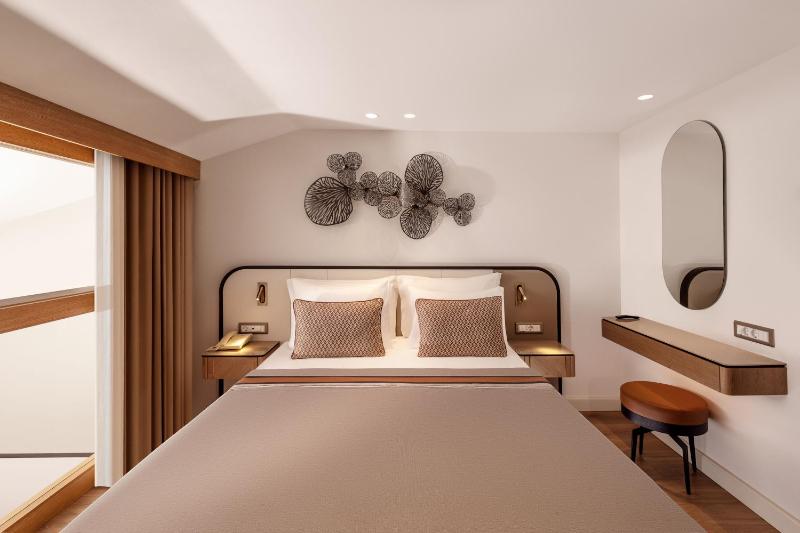 Deluxe Family Room image 1