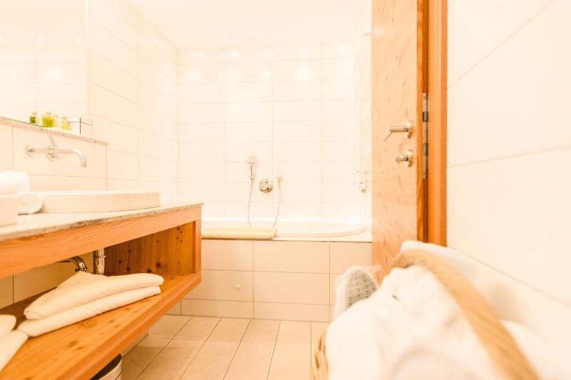 One-Bedroom Suite image 3