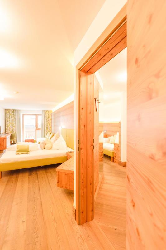 One-Bedroom Suite image 4