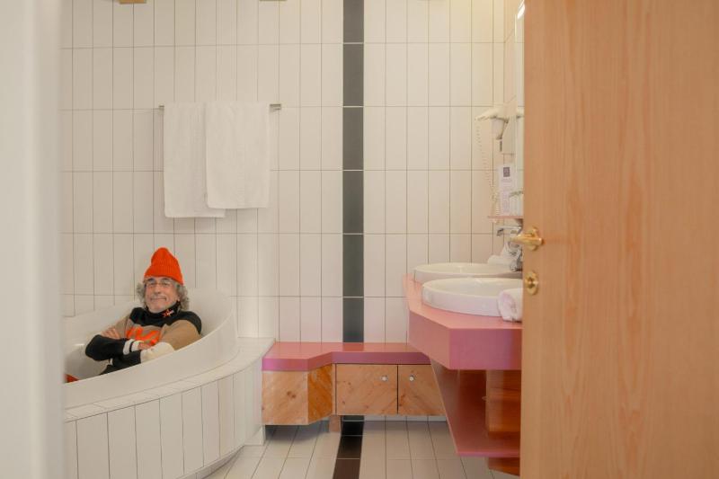 Deluxe Suite image 3