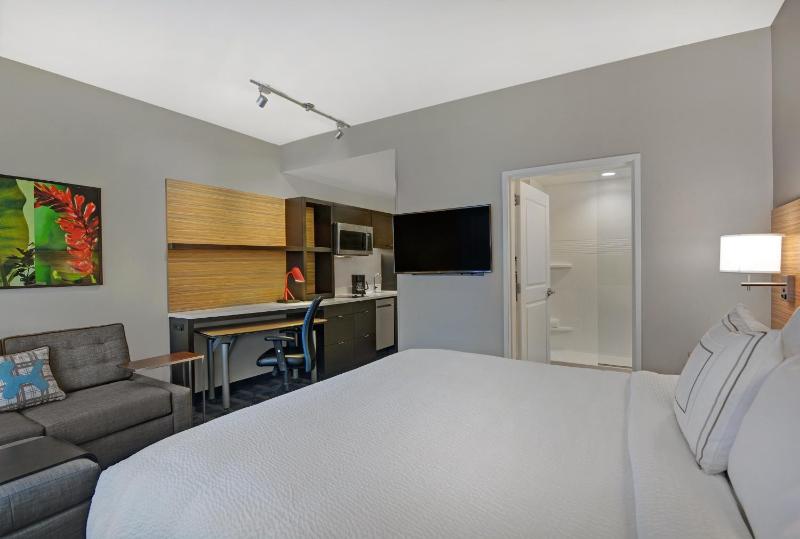TownePlace Suites by Marriott Sarasota/Bradenton West - image 4