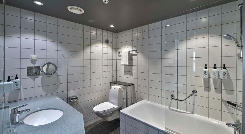 Superior Twin Room image 4