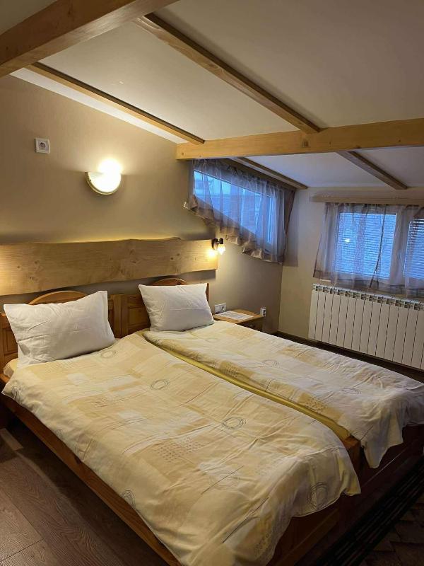 Large Twin Room image 1