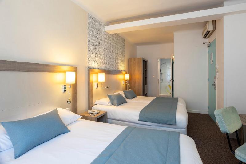 Suite with Double Bed and Sofa Bed image 3