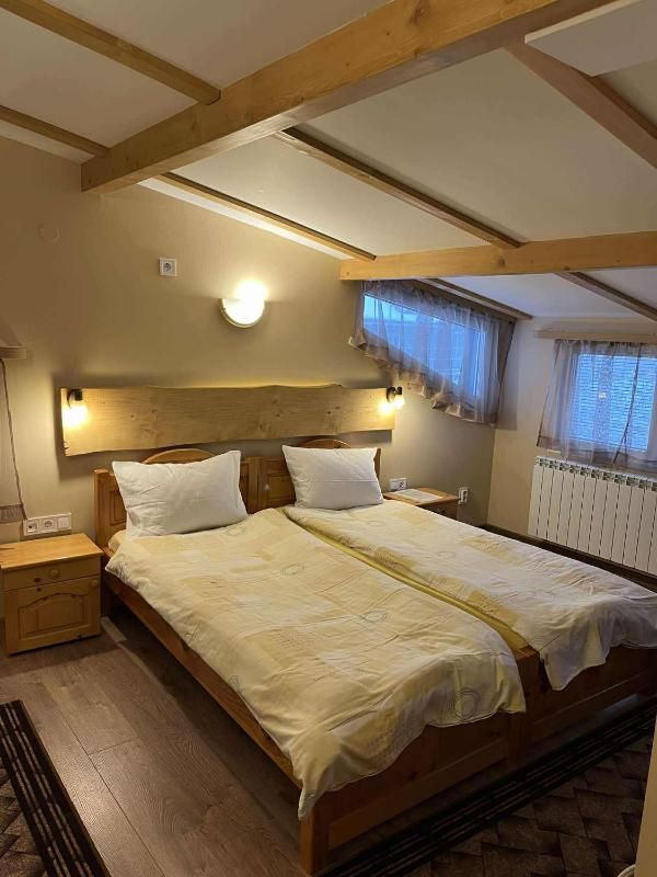 Large Twin Room image 3