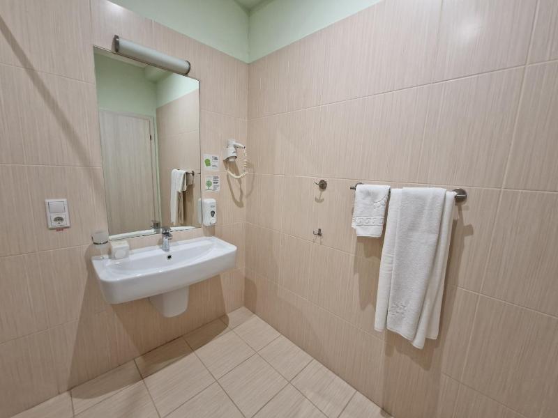 Double or Twin Room - Disability Access image 4