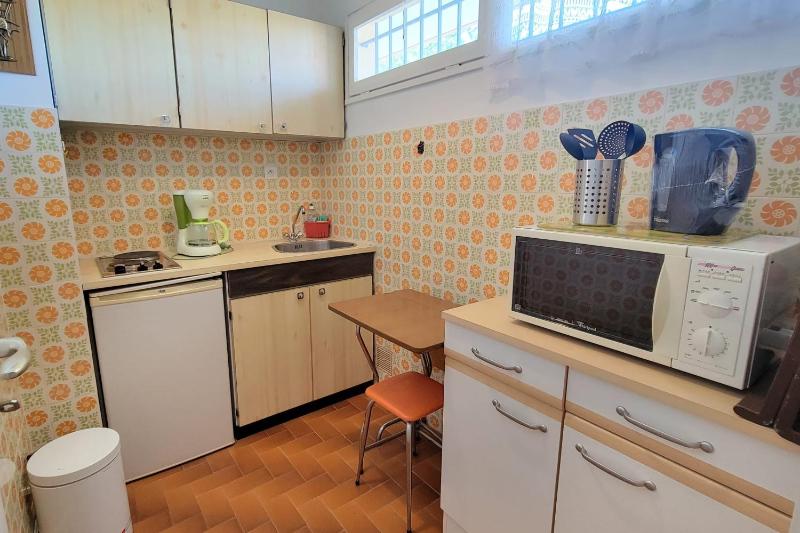 Bright seafront apartment - image 3