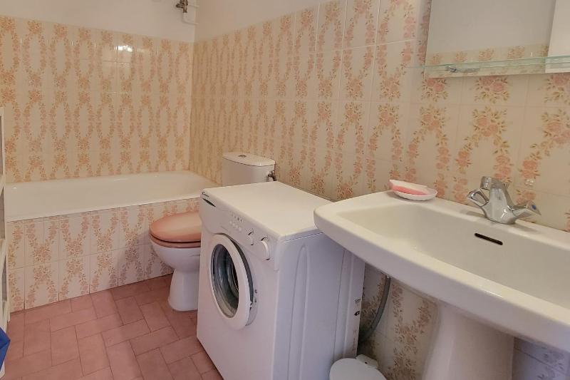 Bright seafront apartment - image 4