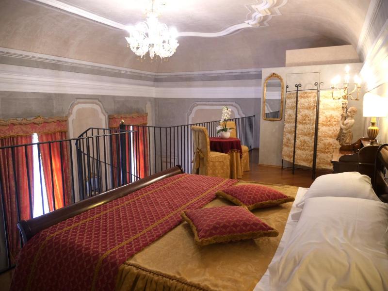Royal Suite image 4