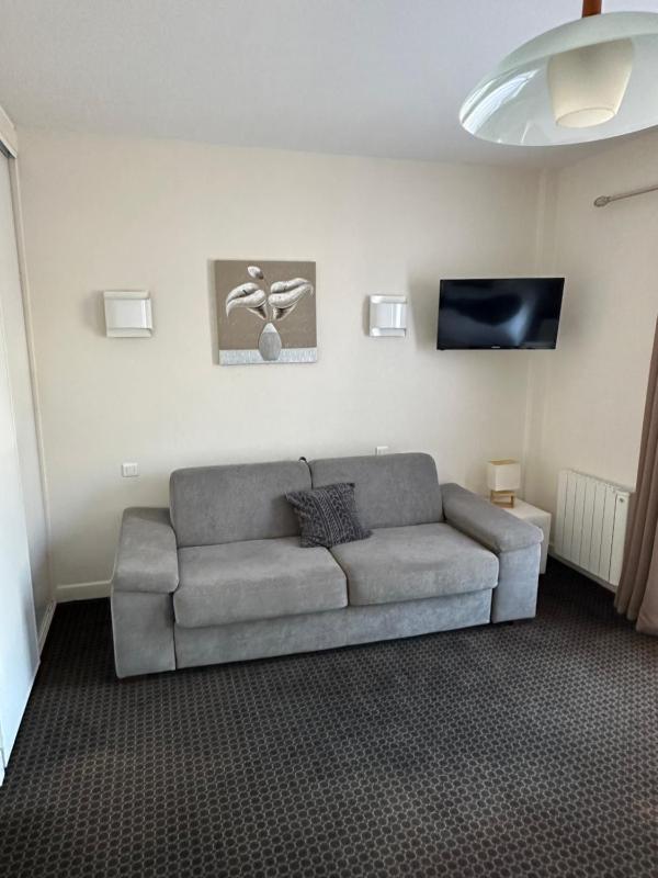 Family Room (2 Adults + 1 Child) image 3