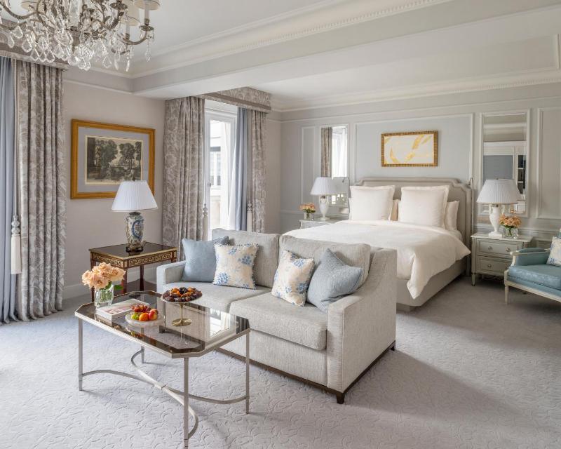 Premier King Room image 1