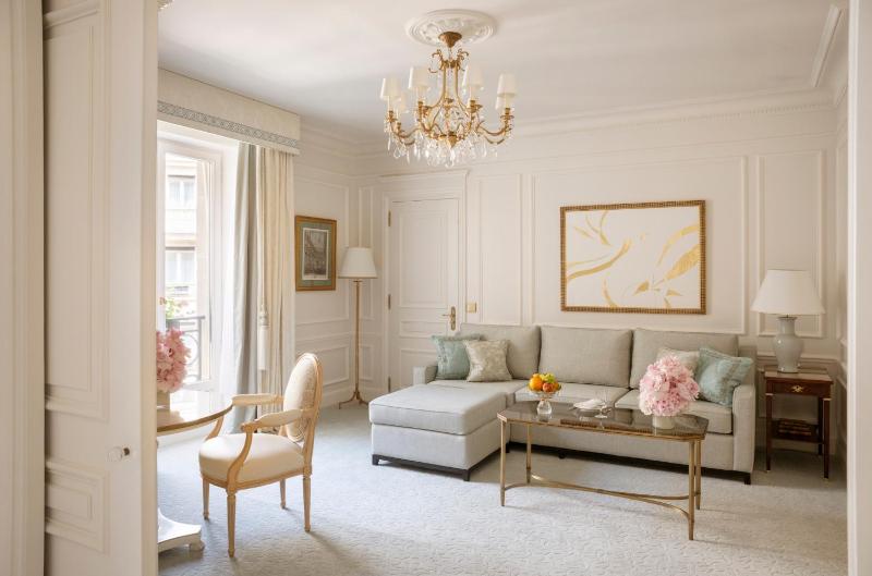 Four Seasons King Suite image 4