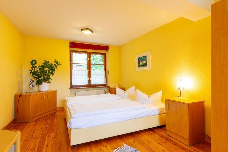Double Room image 3