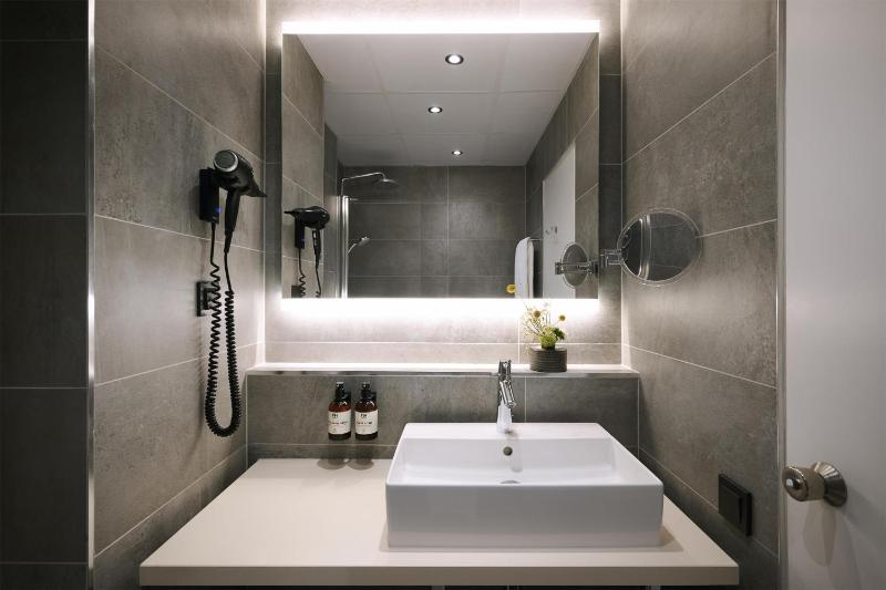 Standard Double or Twin Room image 3