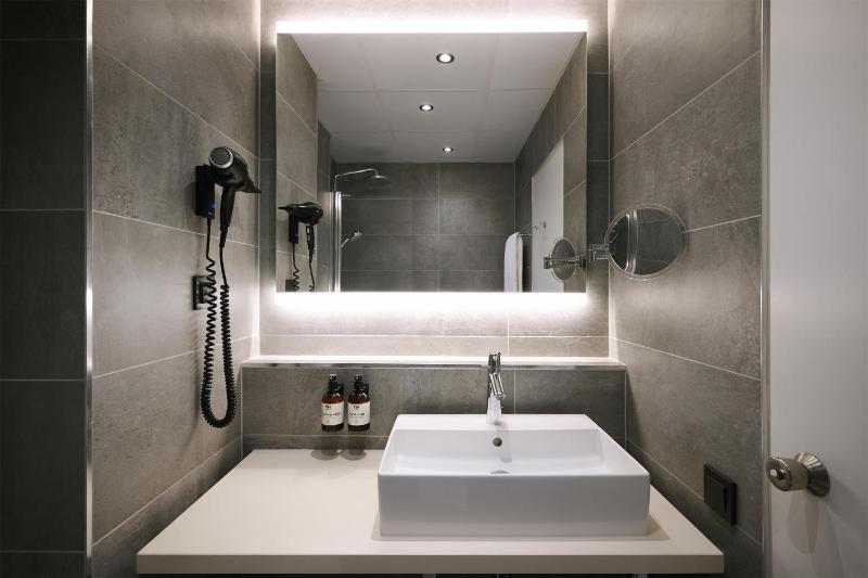 Standard Double or Twin Room image 4