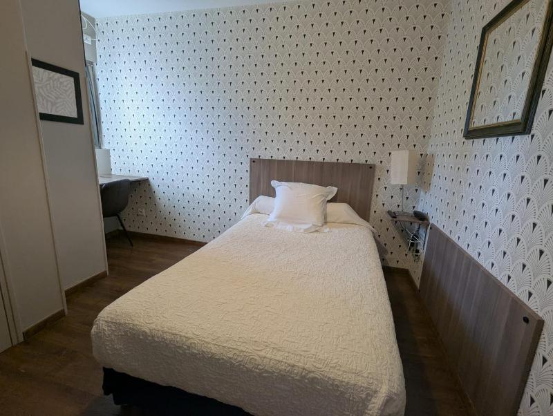 Standard Single Room image 3