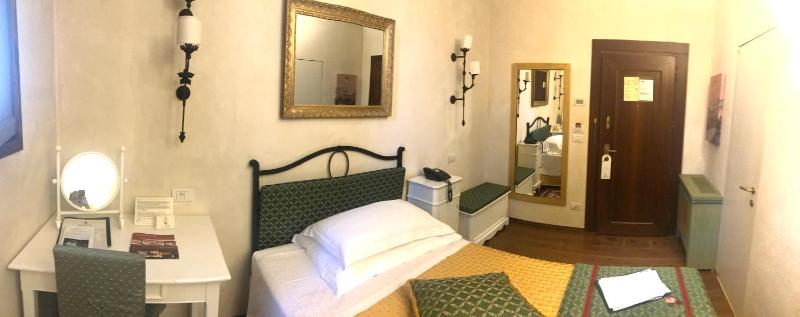 Superior Single Room image 4