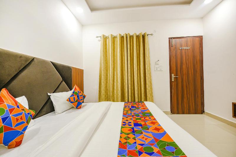 SOLACE INN with Lift near GOLDEN temple - image 13