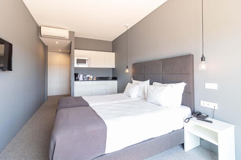 Standard Twin Room image 1