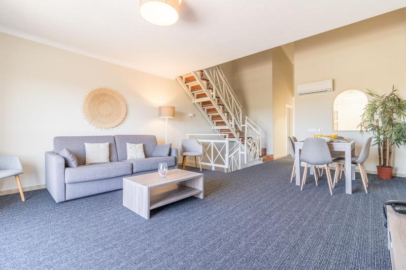 One-Bedroom Duplex Aparment with Balcony image 4