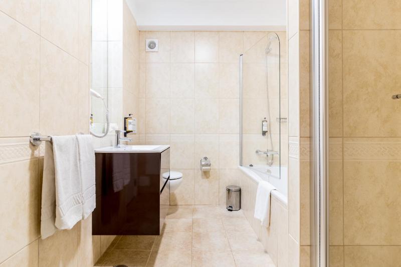 Two-Bedroom Triplex Apartment with Balcony image 2