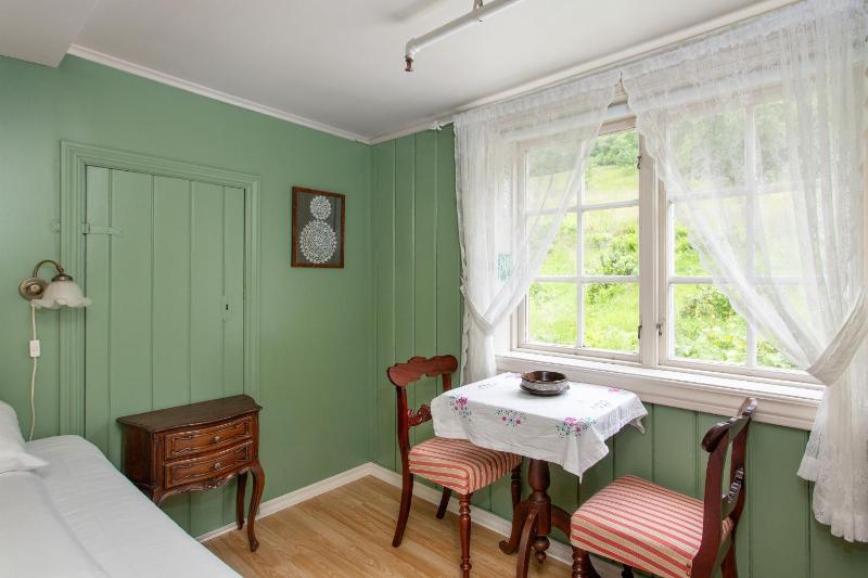 Double Room image 4