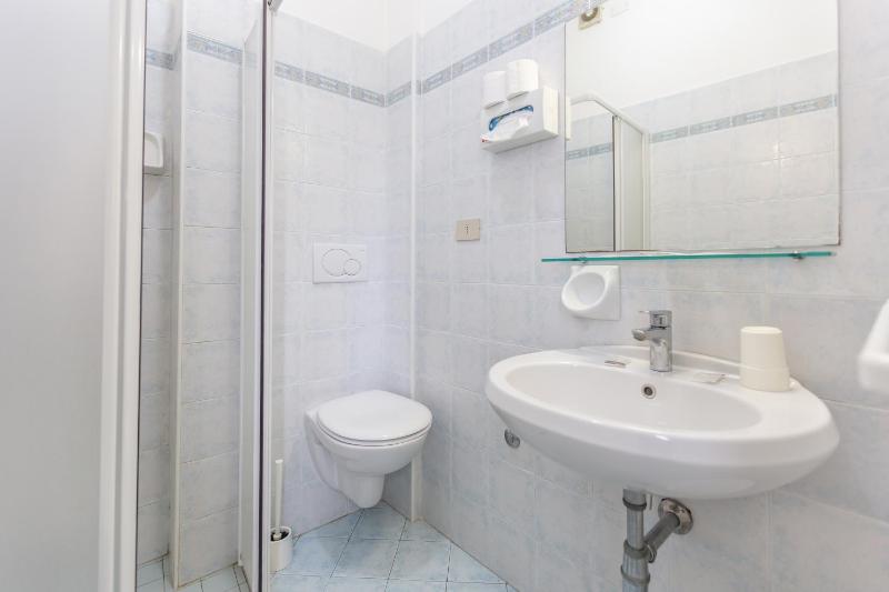 Economy Single Room image 3