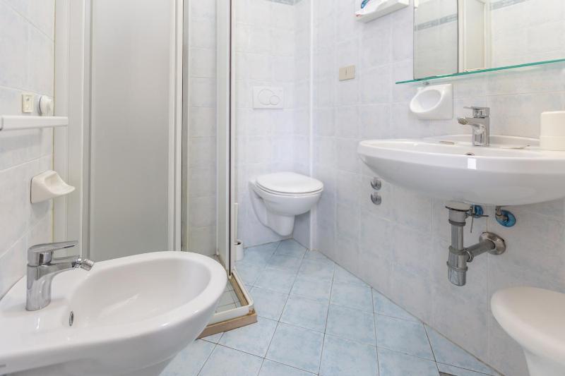 Economy Single Room image 2