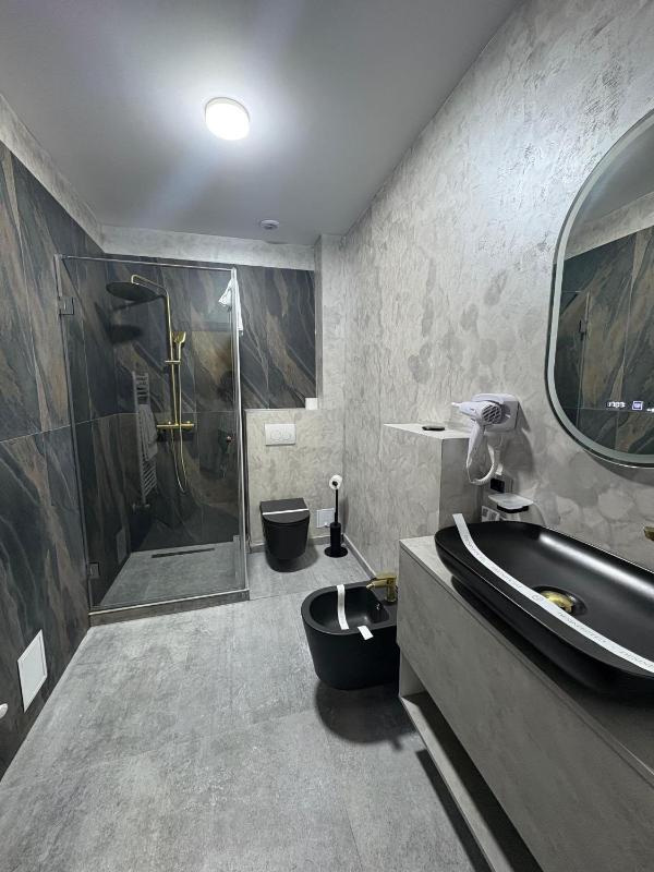 Suite with Spa Bath image 4