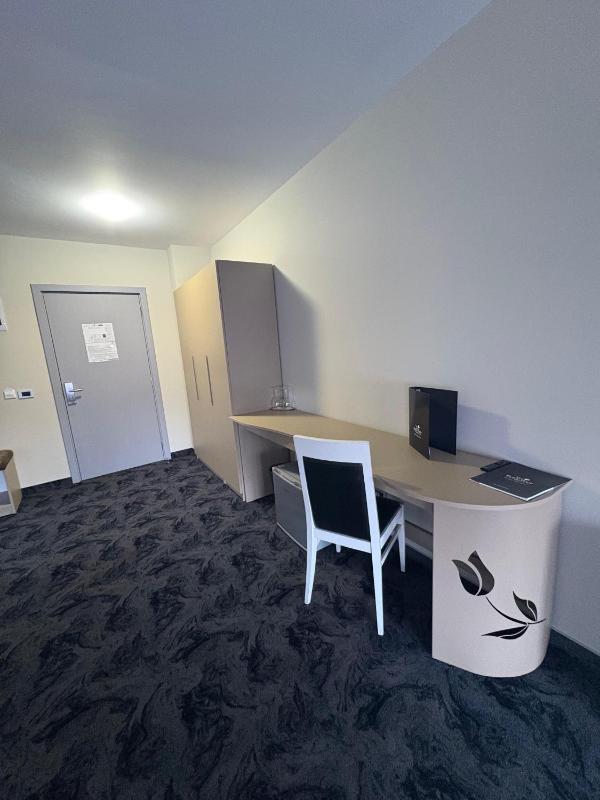 Suite with Spa Bath image 3