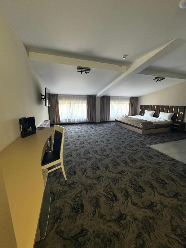 Suite with Spa Bath image 2