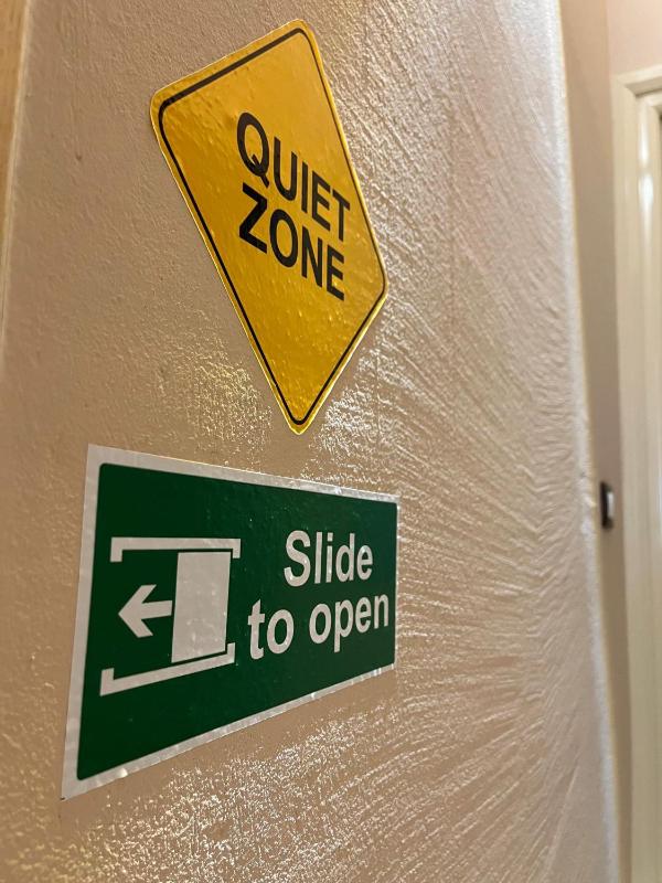 Queen-V Hostel - image 4