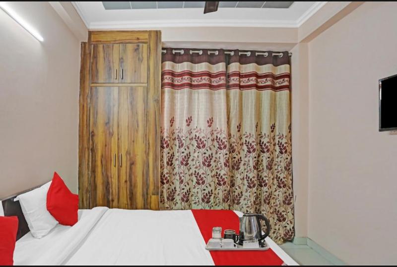 Hotel Stars Q-48 Near Noida Stadium & Noida Sec 15-16 Metro - image 12