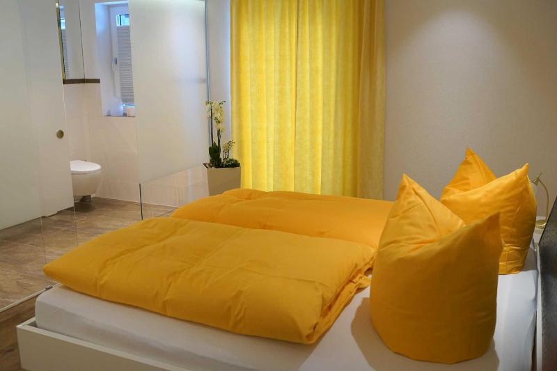 One-Bedroom Apartment with Lake View image 2