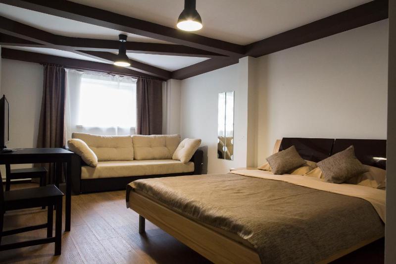 Double Room with Extra Bed image 1