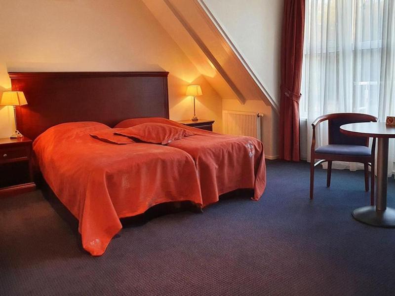Deluxe Twin Room image 1