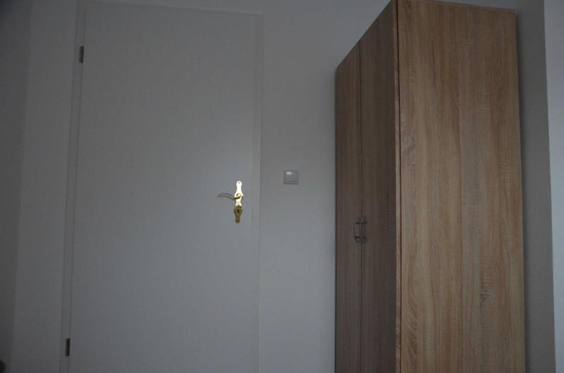Single Room with Shared Toilet image 1