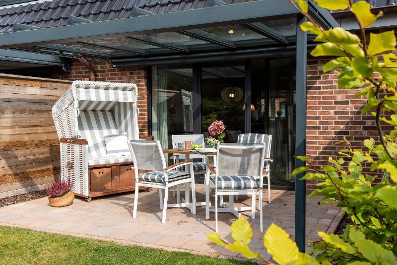 Three-Bedroom Apartment with Terrace image 2