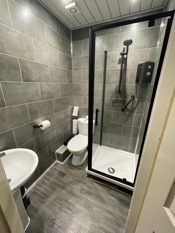 Standard Twin Room image 4