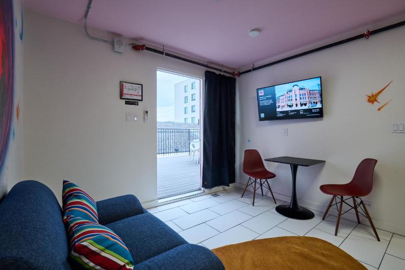 BIG little Hotel - image 14